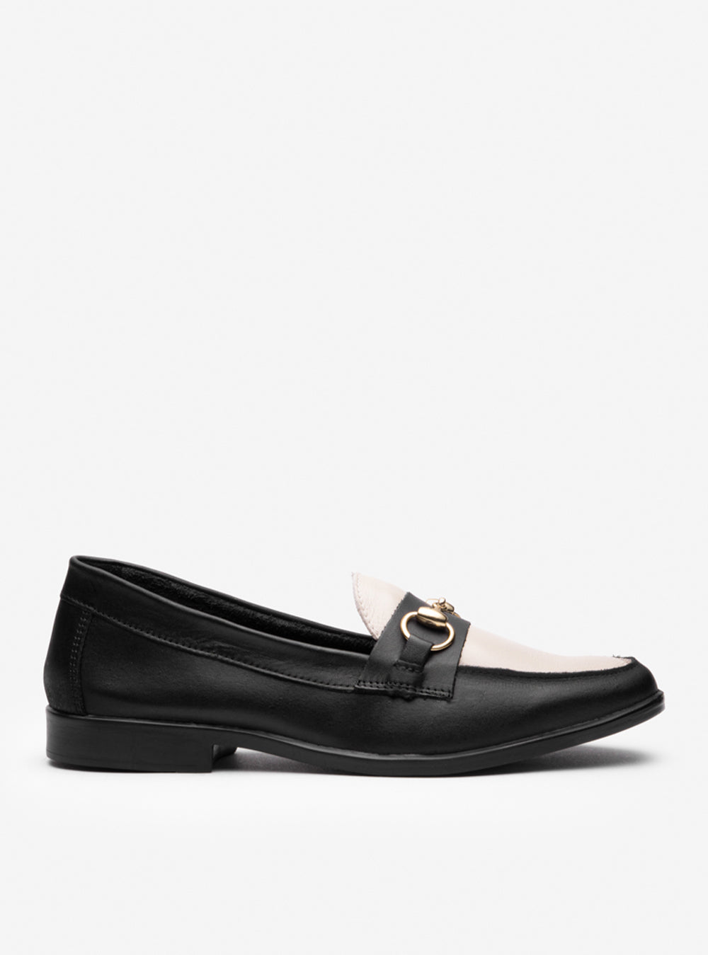 Mocassim em Couro Bridão Preto e Off White