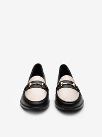 Mocassim em Couro Bridão Preto e Off White