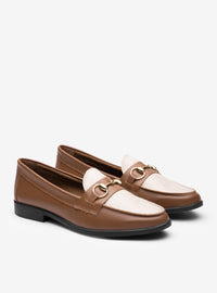 Mocassim em Couro Bridão Caramelo e Off White