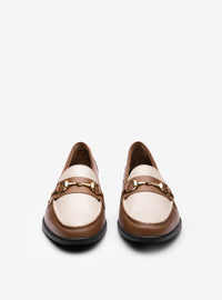 Mocassim em Couro Bridão Caramelo e Off White