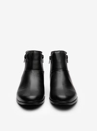 Bota Cano Curto em Couro Preta Zíper Lateral