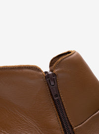 Bota Cano Curto em Couro Caramelo Zíper Lateral