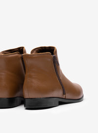 Bota Cano Curto em Couro Caramelo Zíper Lateral