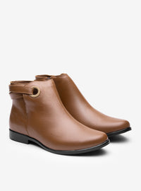 Bota Cano Curto em Couro Caramelo Tira Lateral