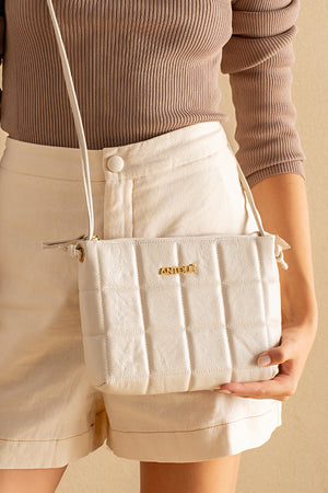 Bolsa em Couro Matelassê Off White Zíper Tiracolo