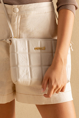Bolsa em Couro Matelassê Off White Zíper Tiracolo