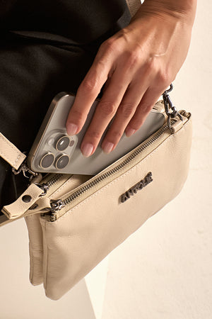 Bolsa em Couro Tiracolo Básica Off White