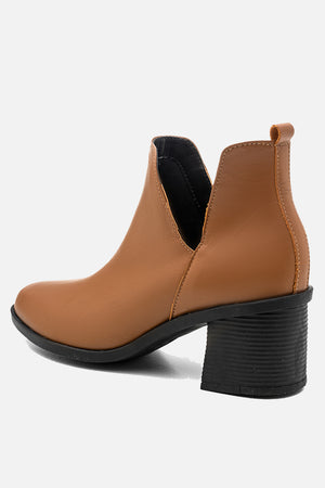Bota em Couro Cano Médio Recortes Caramelo