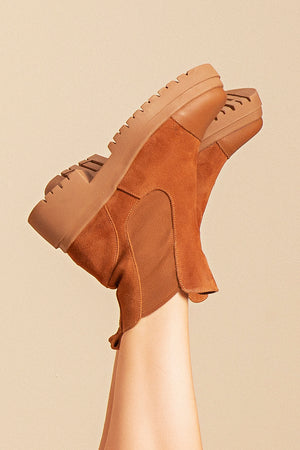 Bota em Couro Chelsea Julia Caramelo