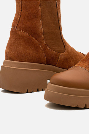 Bota em Couro Chelsea Julia Caramelo