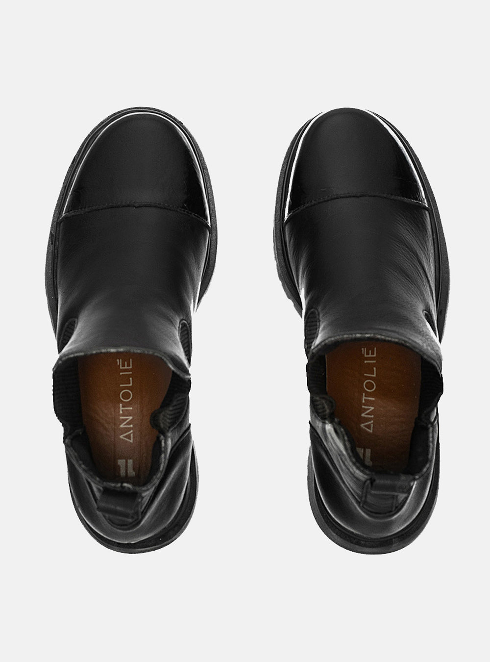 Bota em Couro Chelsea Julia Preto