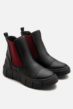 Bota em Couro Chelsea Lia Preto e Vermelho