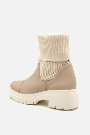 Bota em Couro Tratorado Duo Julia Off White