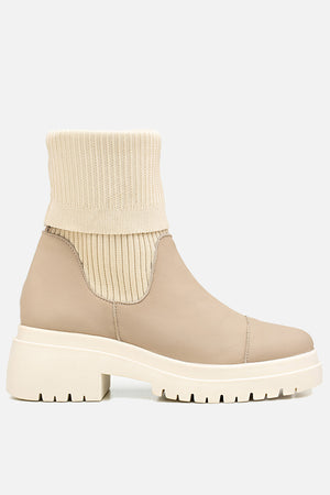 Bota em Couro Tratorado Duo Julia Off White