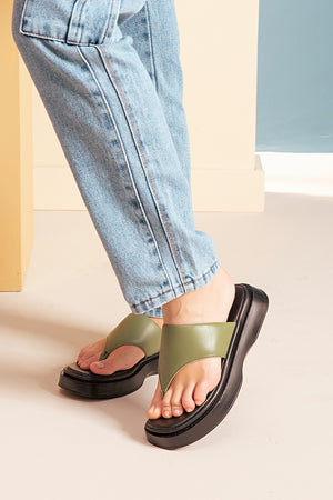 Flatform em Couro Acolchoado Bia Verde Oliva