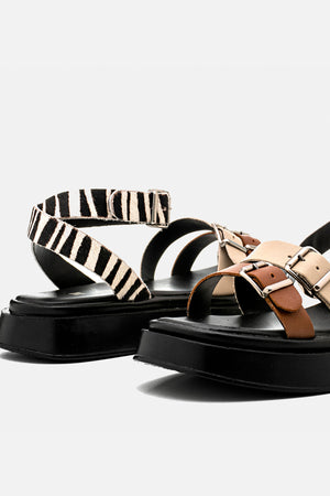 Flatform em Couro Fivelas Bia Caramelo Off White e Animal Print Zebra