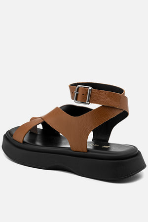Flatform em Couro Tiras Cruzadas Bia Caramelo