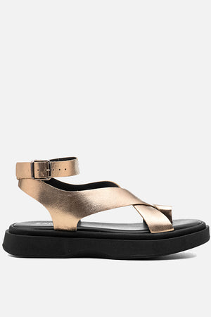 Flatform em Couro Tiras Cruzadas Bia Prata Velho