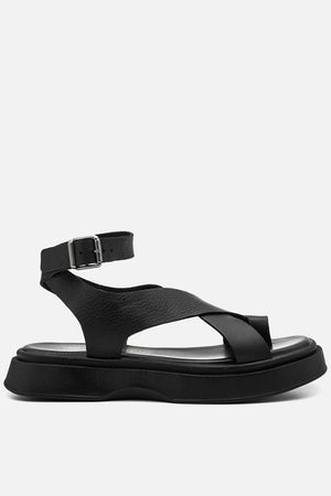 Flatform em Couro Tiras Cruzadas Bia Preto