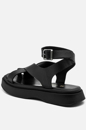 Flatform em Couro Tiras Cruzadas Bia Preto