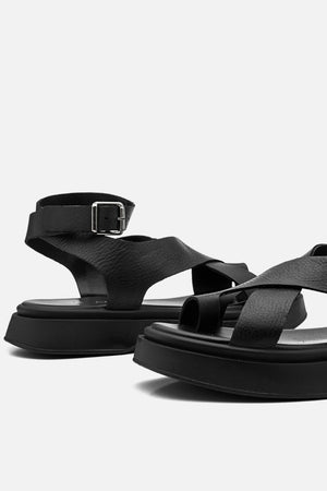 Flatform em Couro Tiras Cruzadas Bia Preto