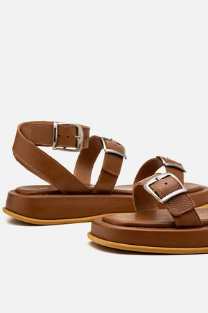 Flatform em Couro Tiras e Fivelas Rafaela Caramelo