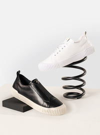 Kit Tênis Olivia | Tênis Slip On Preto + Tênis com Cadarço Branco