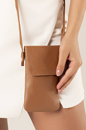 Mini Bolsa em Couro Porta Celular Capri Caramelo