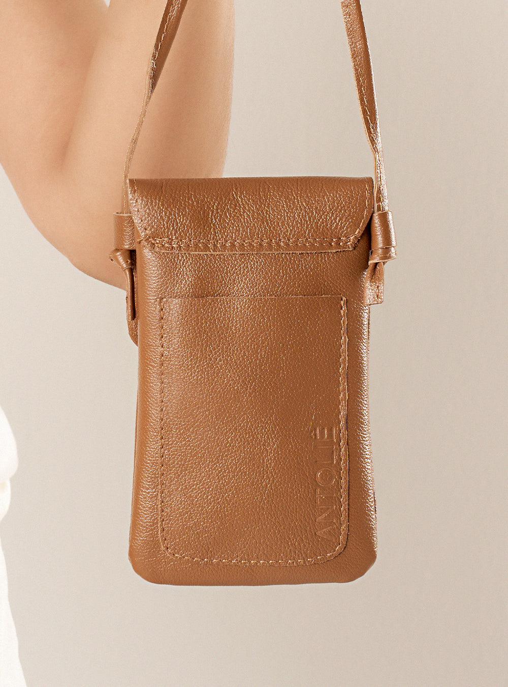 Mini Bolsa em Couro Porta Celular Capri Caramelo