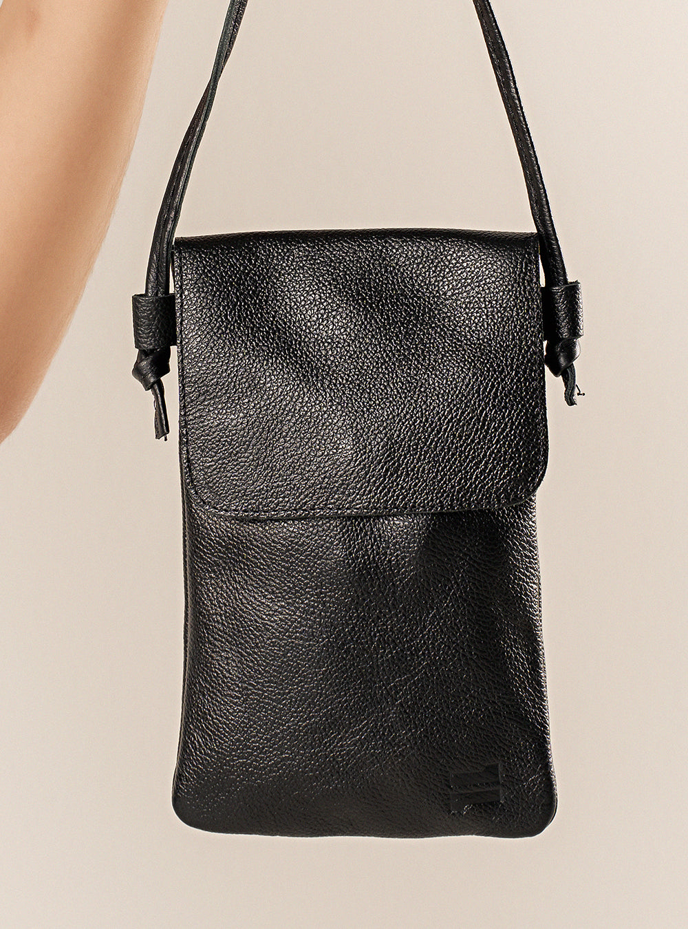 Mini Bolsa em Couro Porta Celular Capri Preto