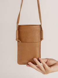 Mini Bolsa em Couro Porta Celular Caramelo