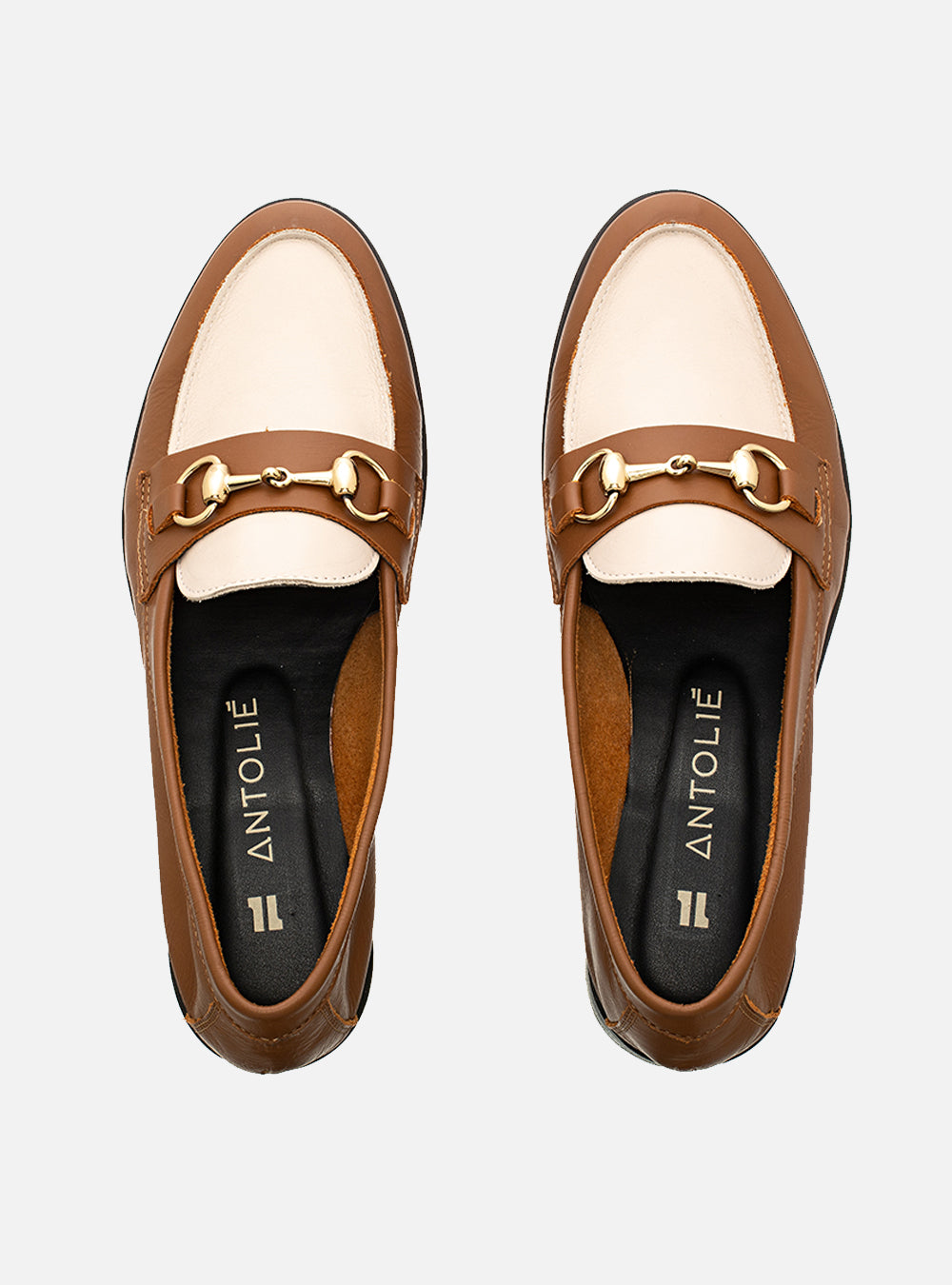 Mocassim em Couro Bridão Caramelo e Off White