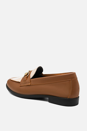 Mocassim em Couro Bridão Caramelo e Off White