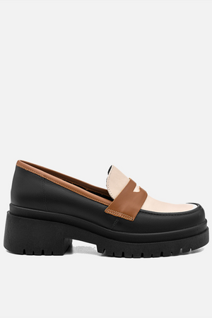Mocassim em Couro Flatform Esther Preto Off White e Caramelo