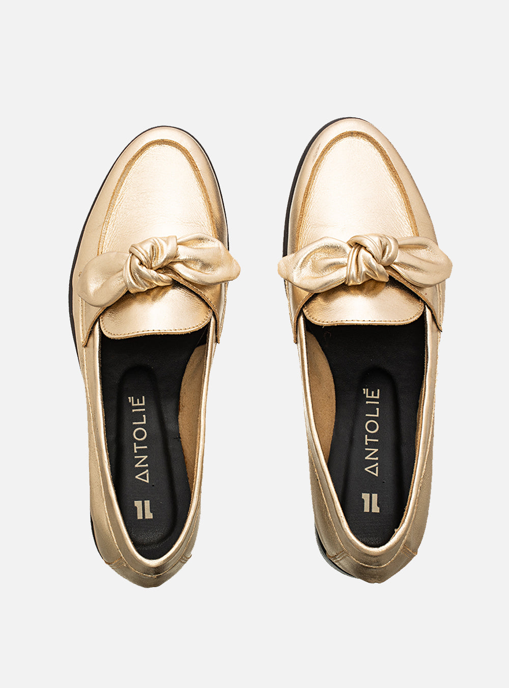Mocassim em Couro Metalizado Laço Dourado