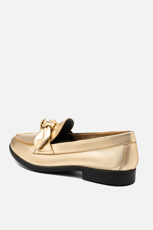 Mocassim em Couro Metalizado Laço Dourado