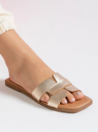 Rasteira em Couro Geométrica Helena Dourada