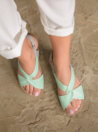 Sandália Comfort em Couro Amarração Alice Verde Água e Cinza