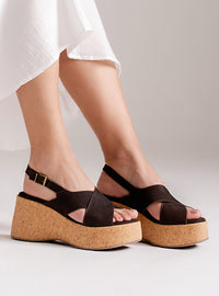 Sandália em Couro Acamurçada Café Plataforma Cortiça Tiras Largas