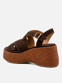 Sandália em Couro Acamurçada Café Plataforma Madeira Tiras Transpassadas