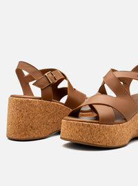 Sandália em Couro Amêndoa Plataforma Cortiça Tiras Transpassadas