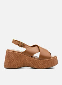 Sandália em Couro Amêndoa Plataforma Trama Tiras Largas