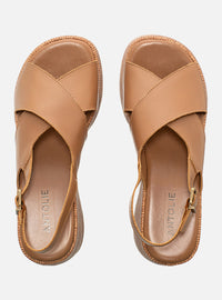 Sandália em Couro Amêndoa Plataforma Trama Tiras Largas