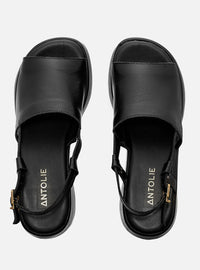 Sandália em Couro Preta Plataforma Tira Lisa