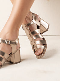 Sandália em Couro Salto Médio Lilian Prata Velho