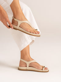 Sandália Papete em Couro Off White Dedeira Metal