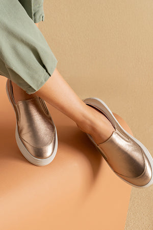 Slip On em Couro Prata Velho