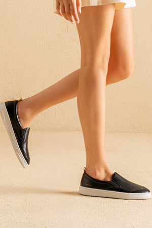 Slip On em Couro Preto