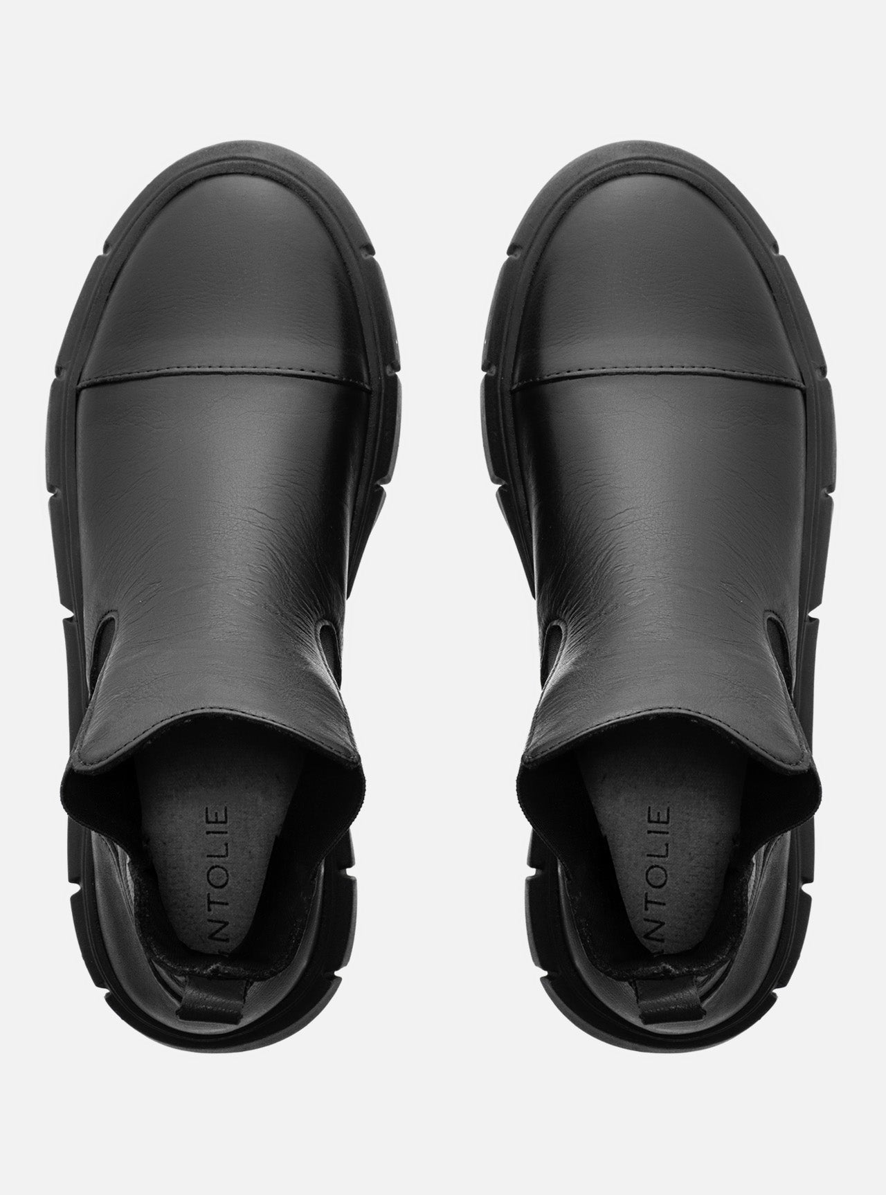 Bota em Couro Chelsea Lia Preto