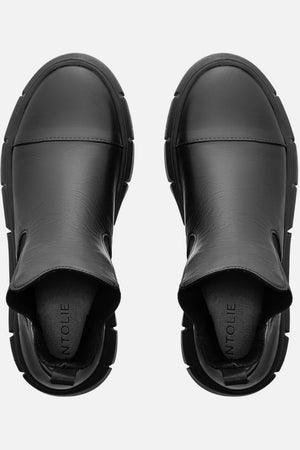 Bota em Couro Chelsea Lia Preto